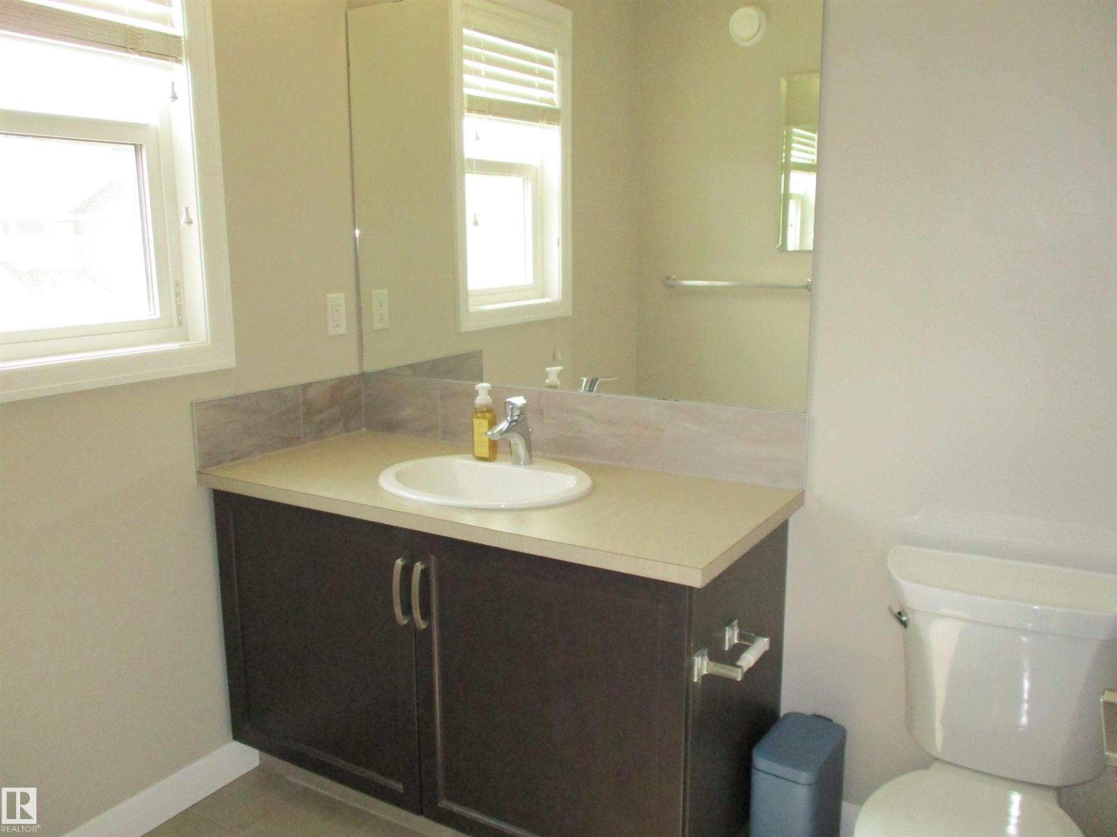 8428 24 AV SW SW, Edmonton