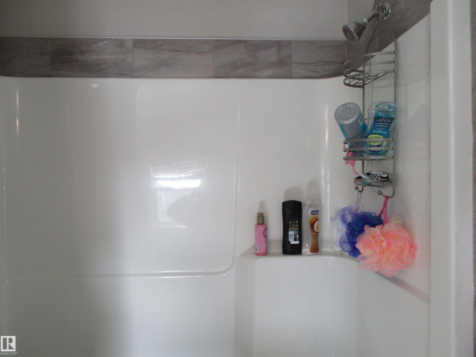 8428 24 AV SW SW, Edmonton