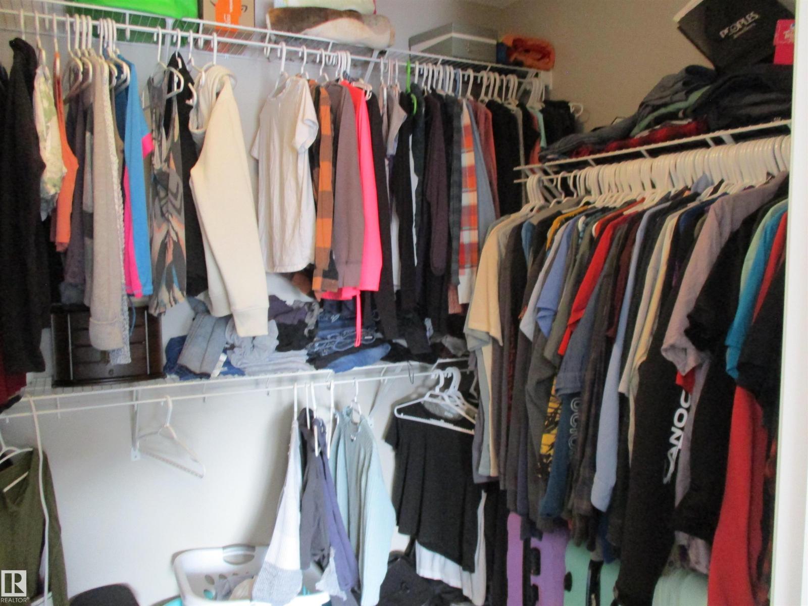 8428 24 AV SW SW, Edmonton