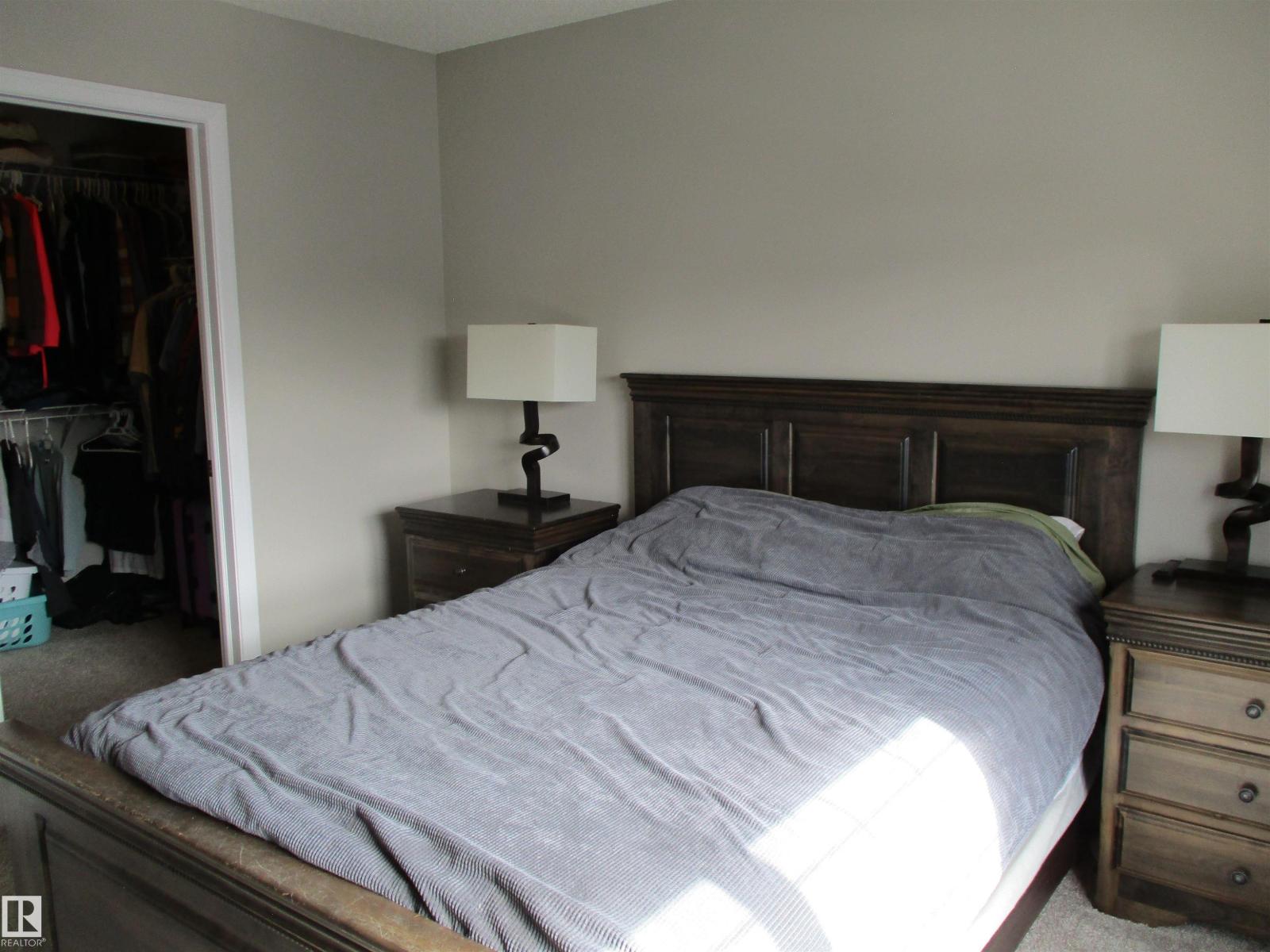 8428 24 AV SW SW, Edmonton