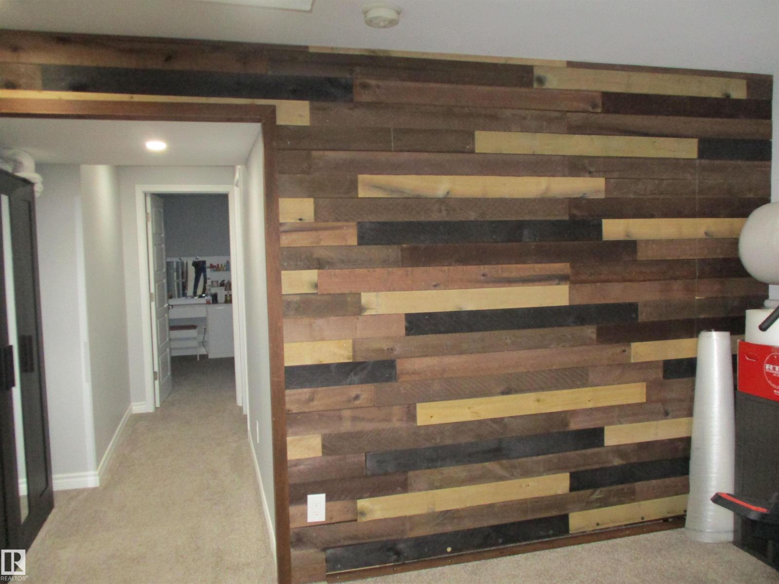 8428 24 AV SW SW, Edmonton