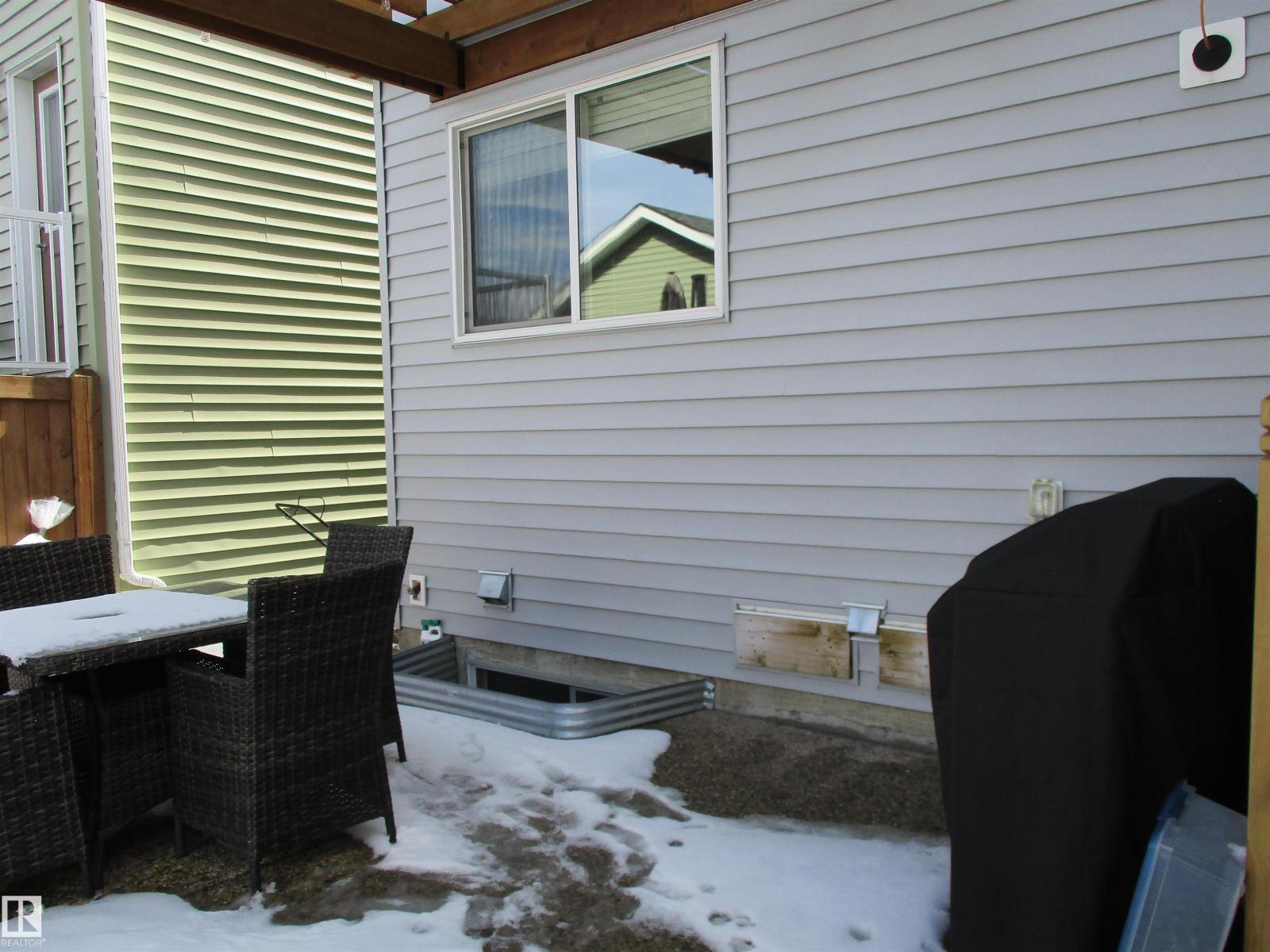 8428 24 AV SW SW, Edmonton