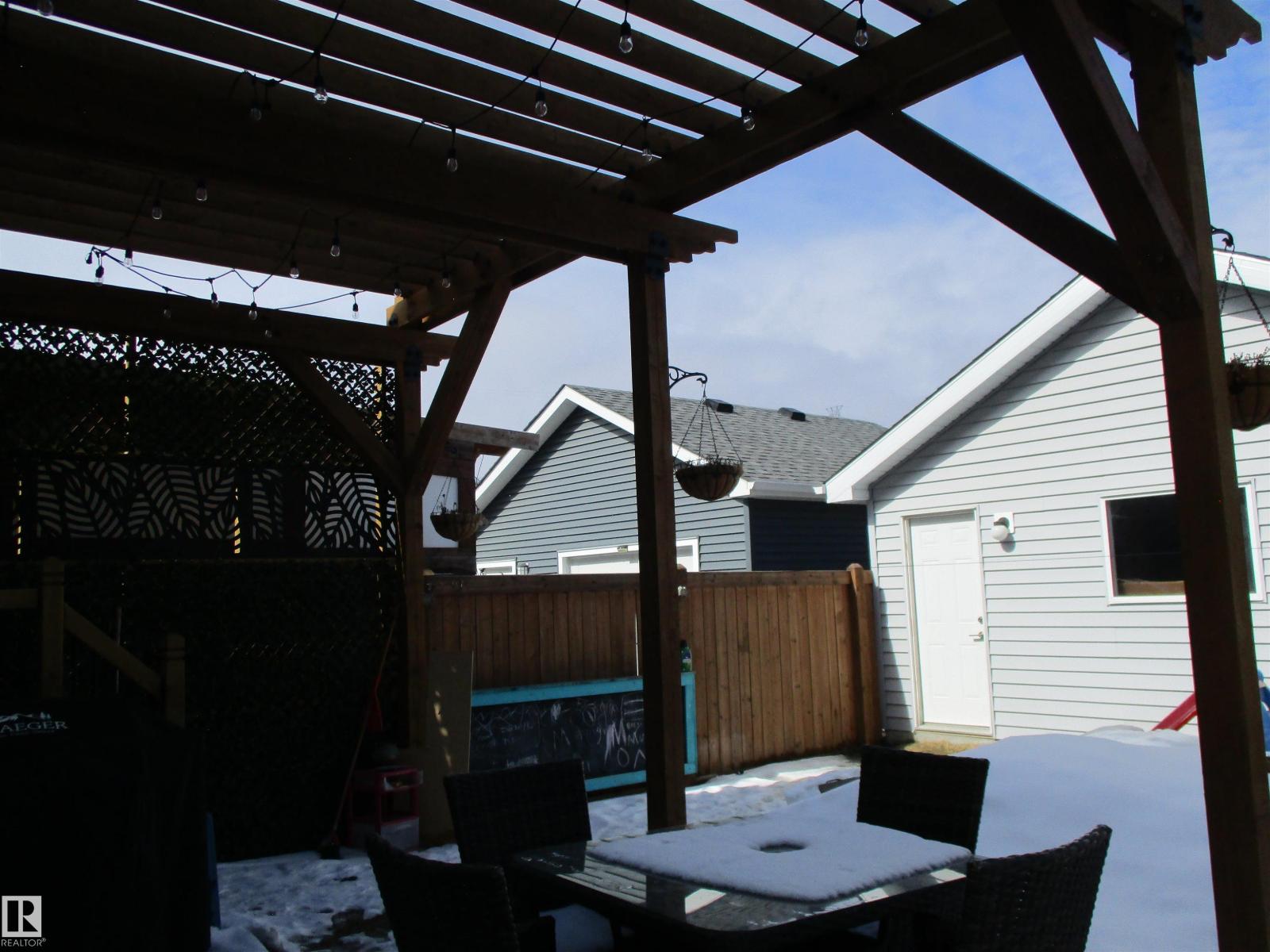 8428 24 AV SW SW, Edmonton