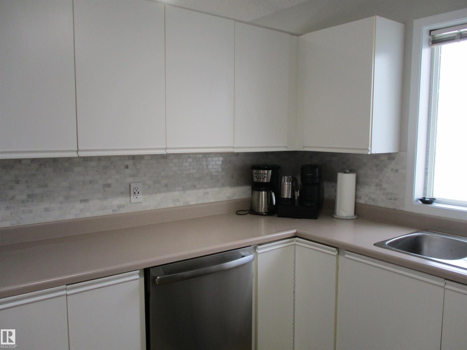 16221 55 A ST NW NW, Edmonton