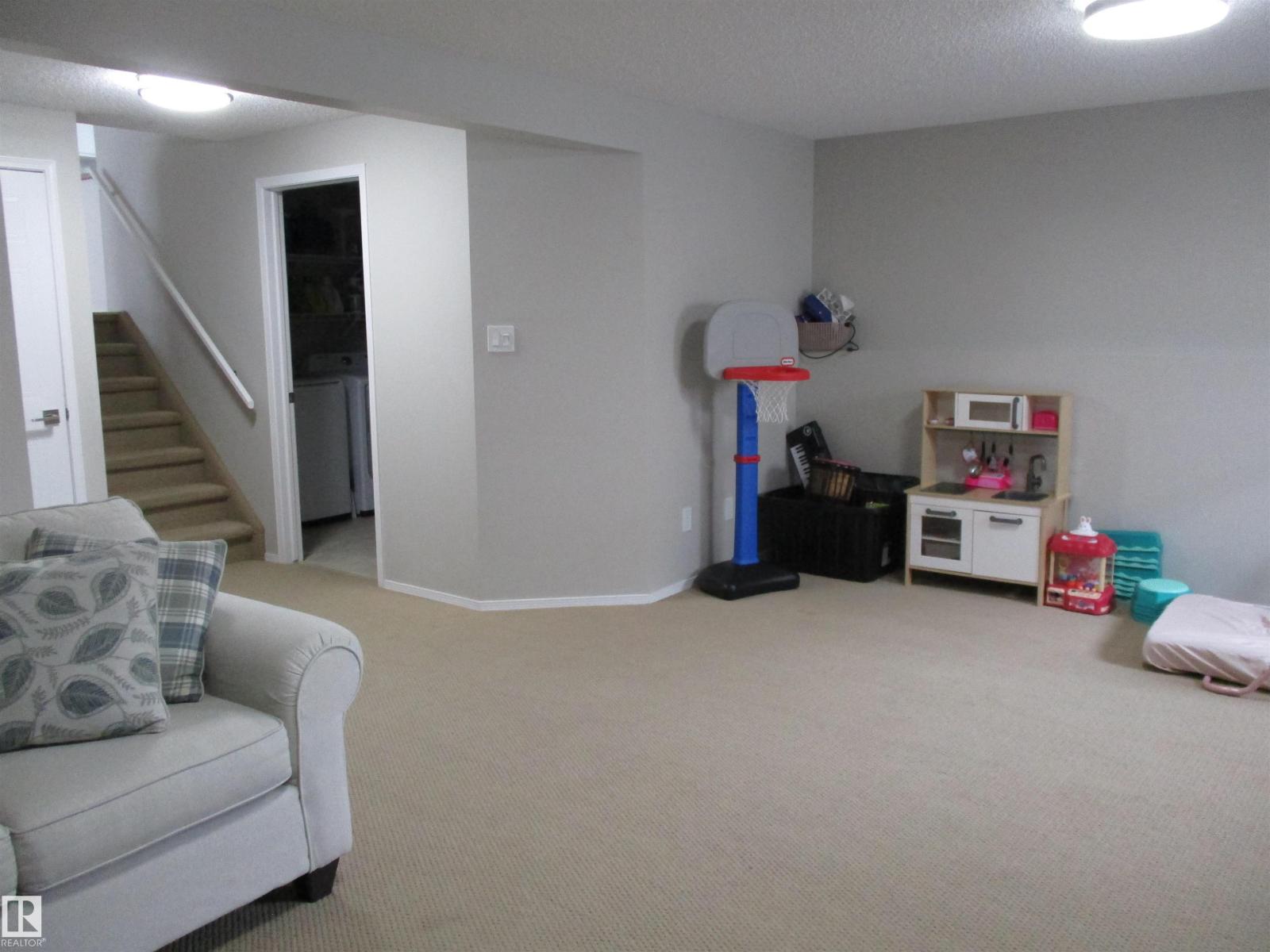 16221 55 A ST NW NW, Edmonton