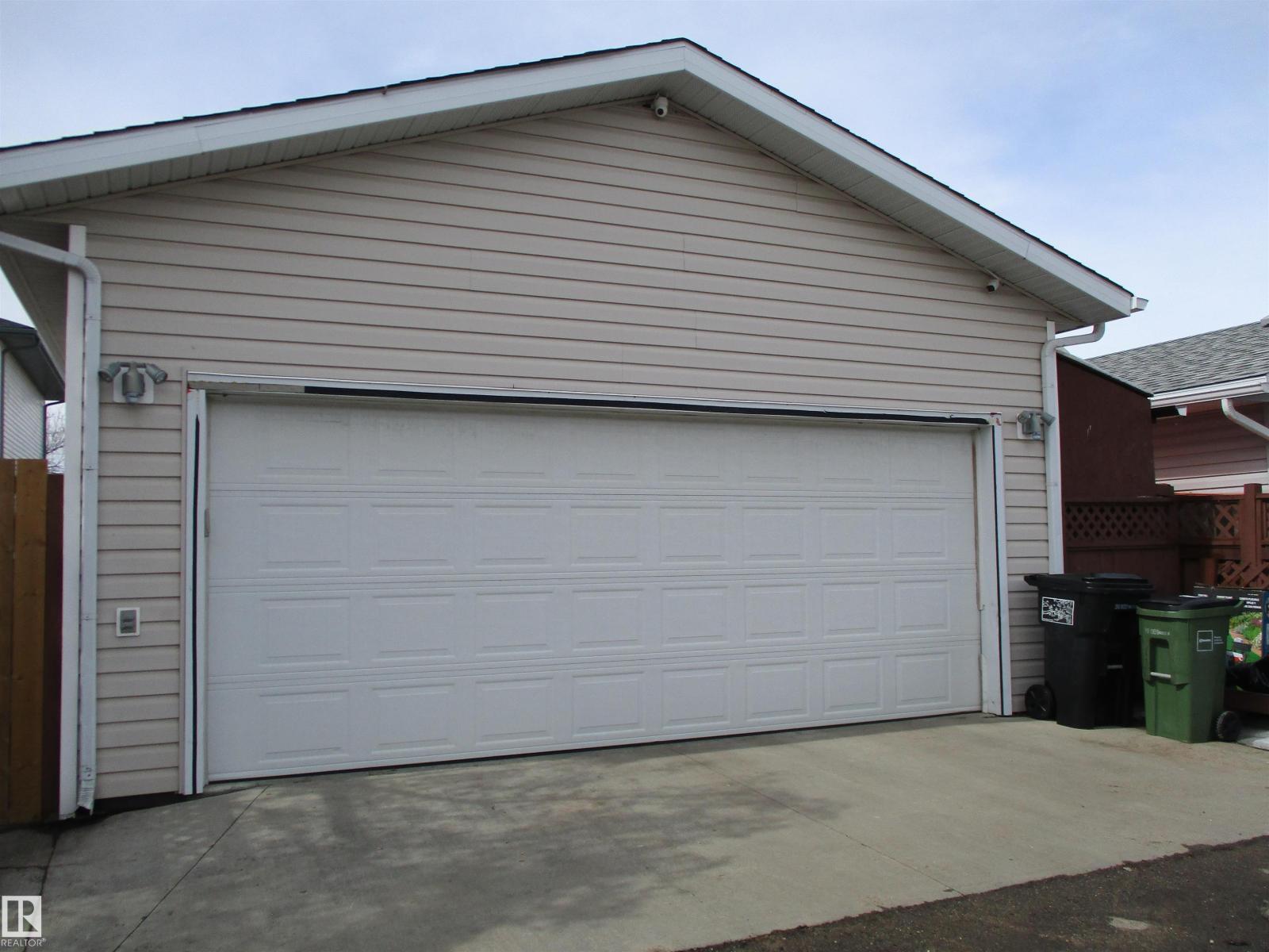 16221 55 A ST NW NW, Edmonton