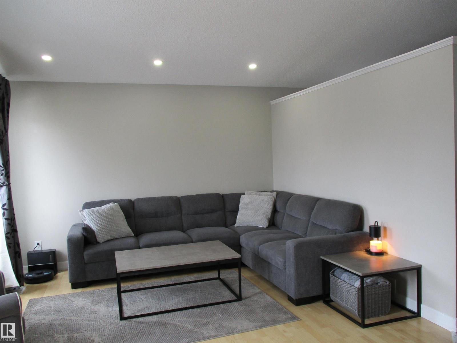 16221 55 A ST NW NW, Edmonton