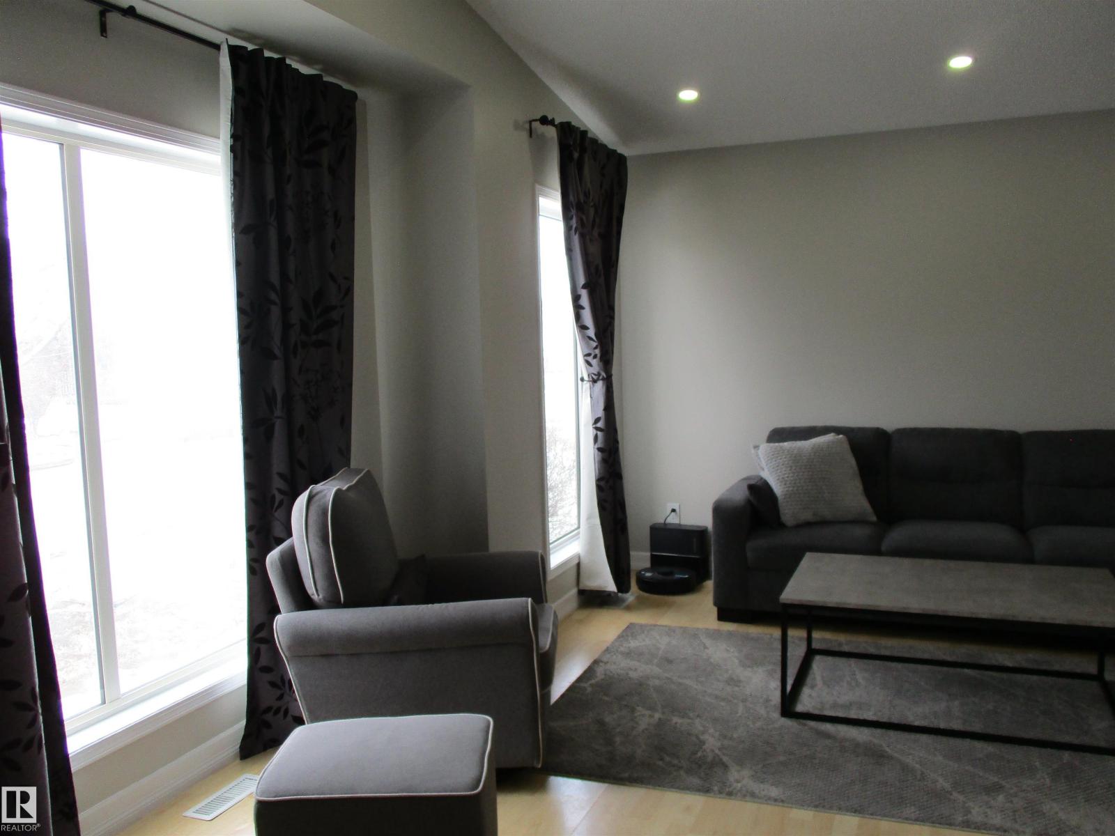 16221 55 A ST NW NW, Edmonton