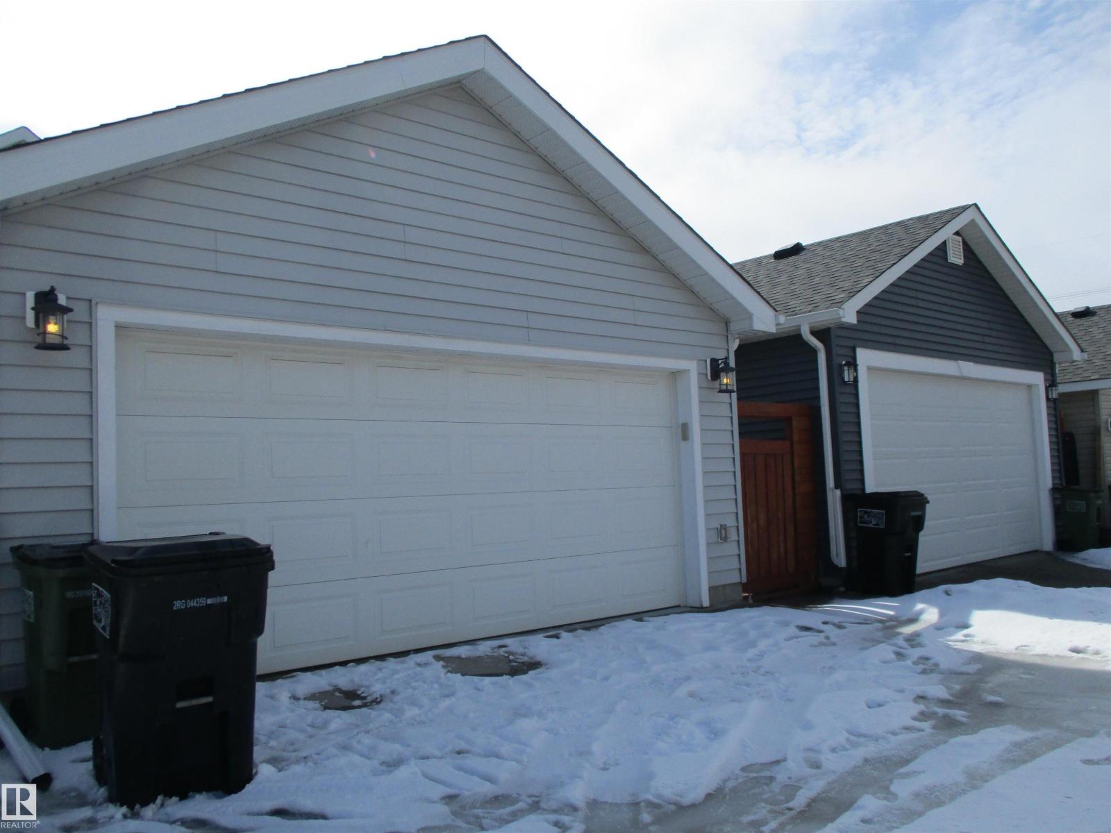 8428 24 AV SW SW, Edmonton