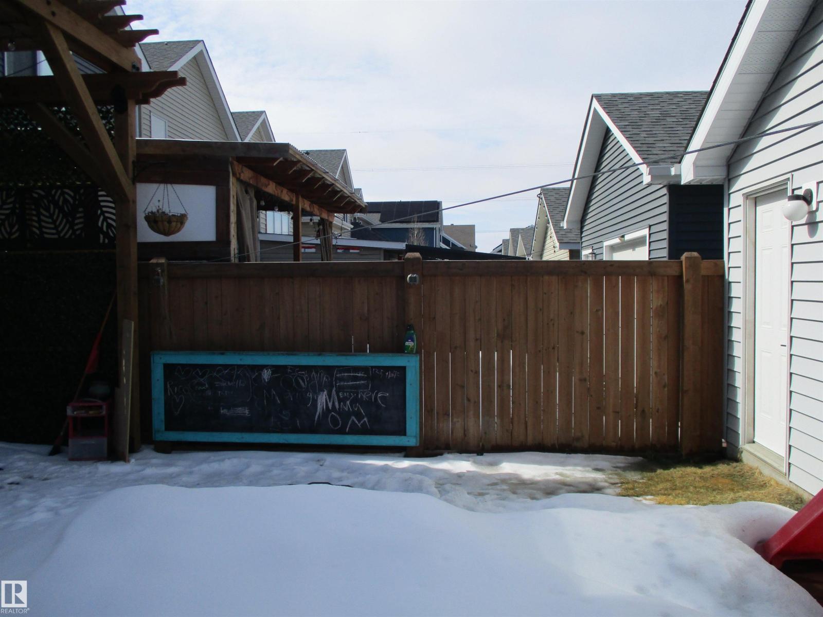 8428 24 AV SW SW, Edmonton
