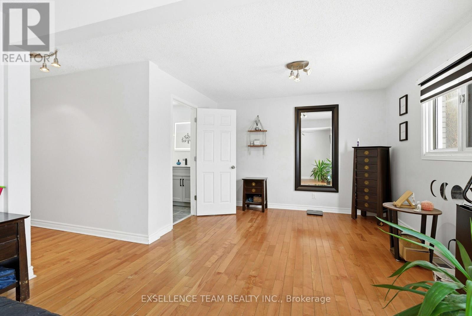 103 ST. GEORGE STREET W - 23