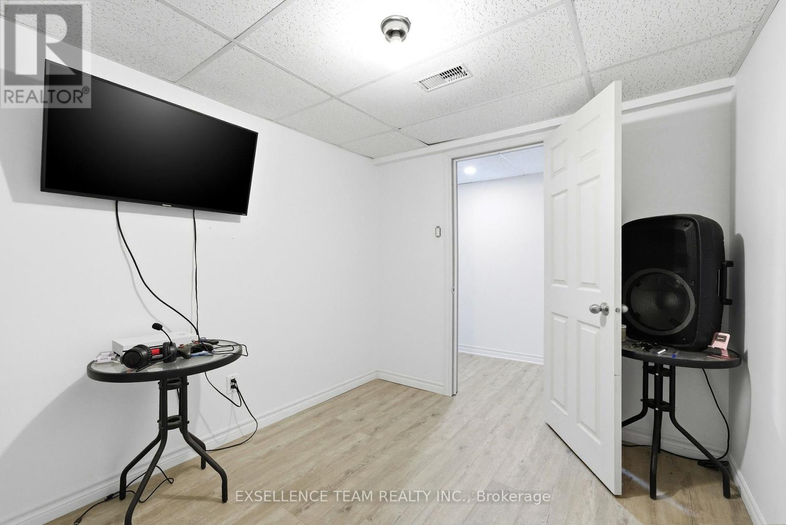 103 ST. GEORGE STREET W - 34