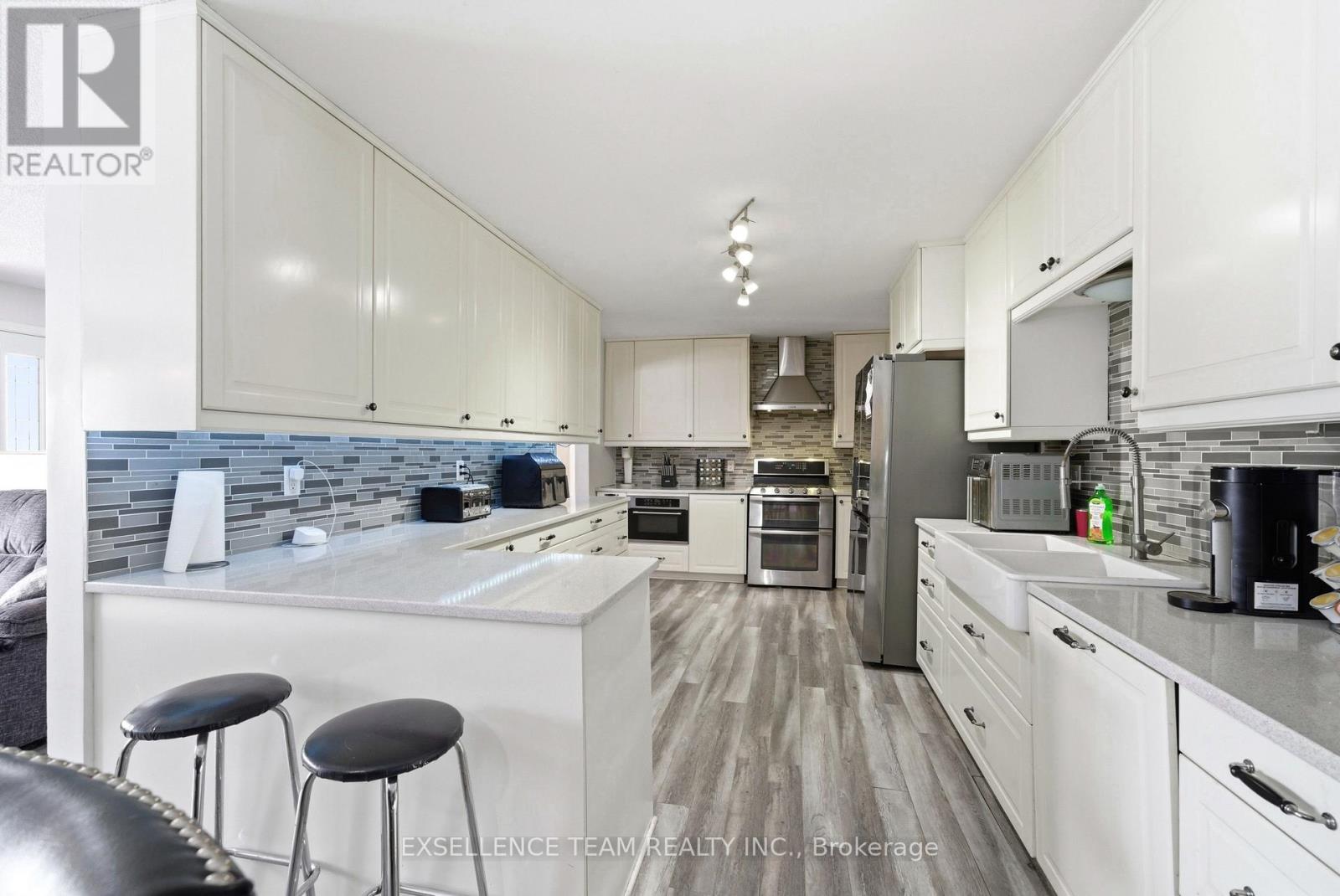 103 ST. GEORGE STREET W - 9