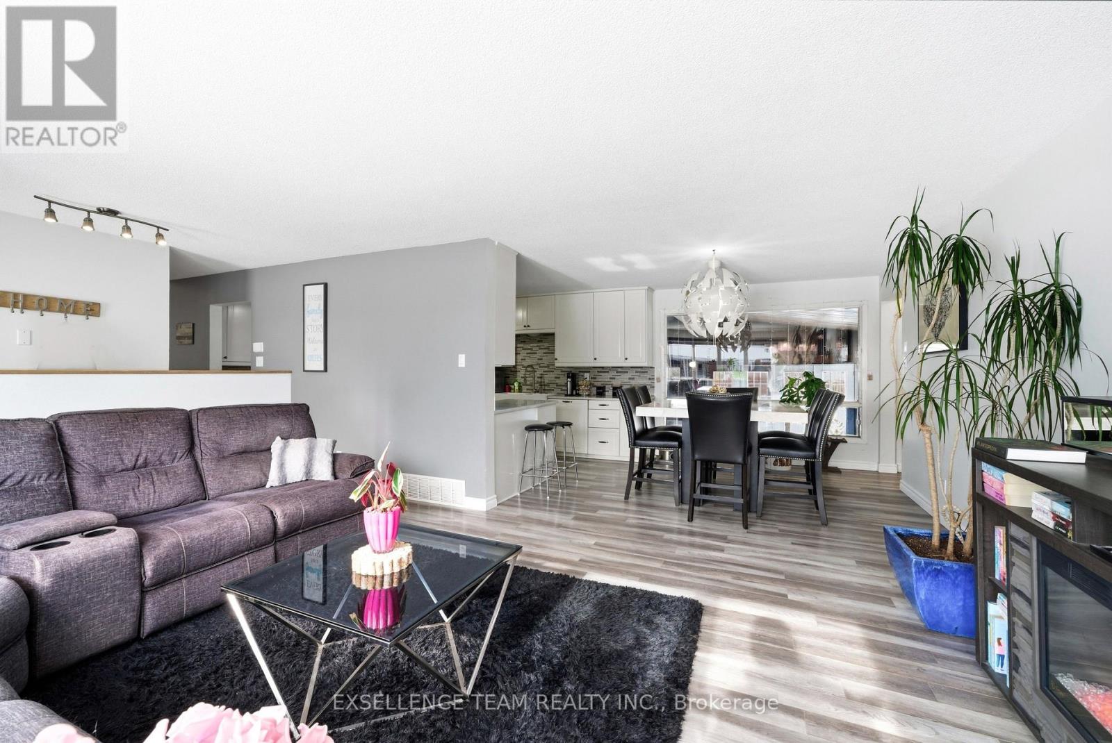 103 ST. GEORGE STREET W - 7