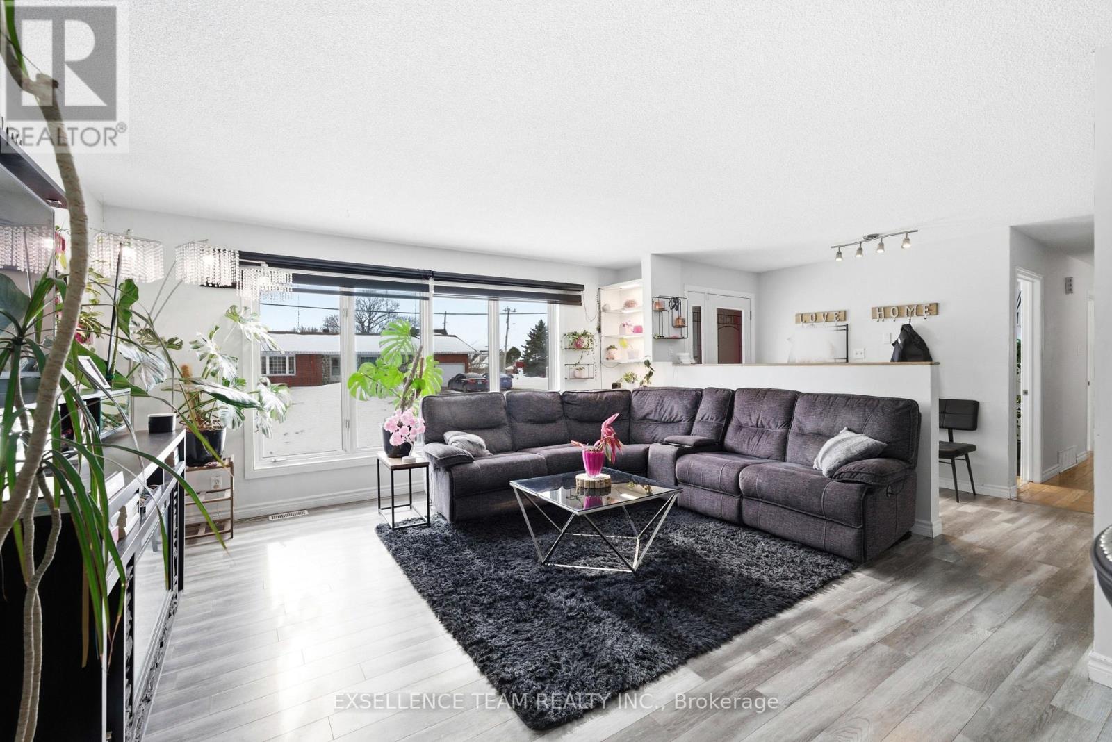 103 ST. GEORGE STREET W - 6