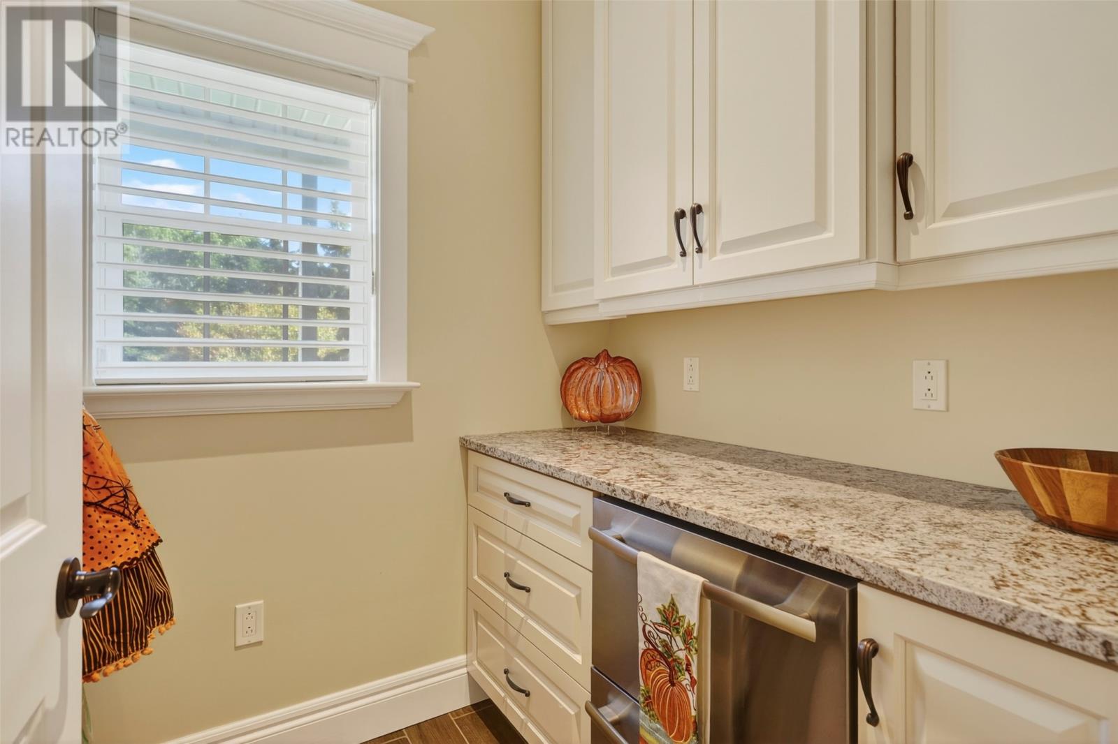 15 Pondside Road - 13