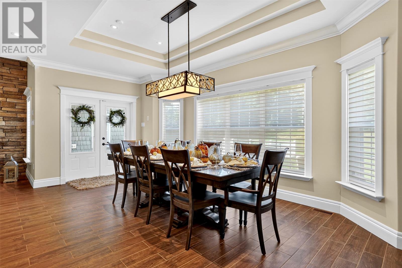 15 Pondside Road - 15