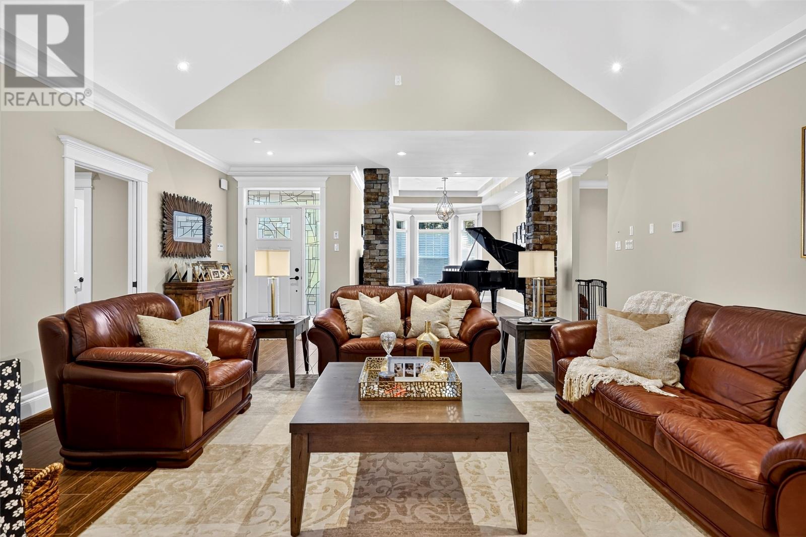 15 Pondside Road - 17