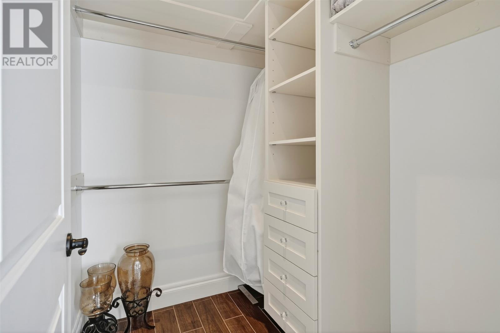 15 Pondside Road - 36