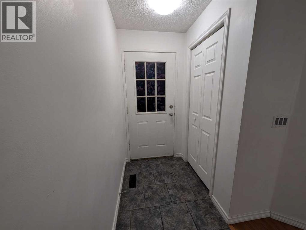 114 Castledale Way NE, Calgary, Alberta