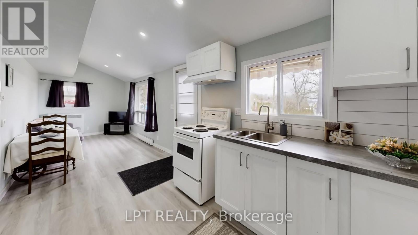 5137 - 5135 HALSTEAD BEACH ROAD - 16