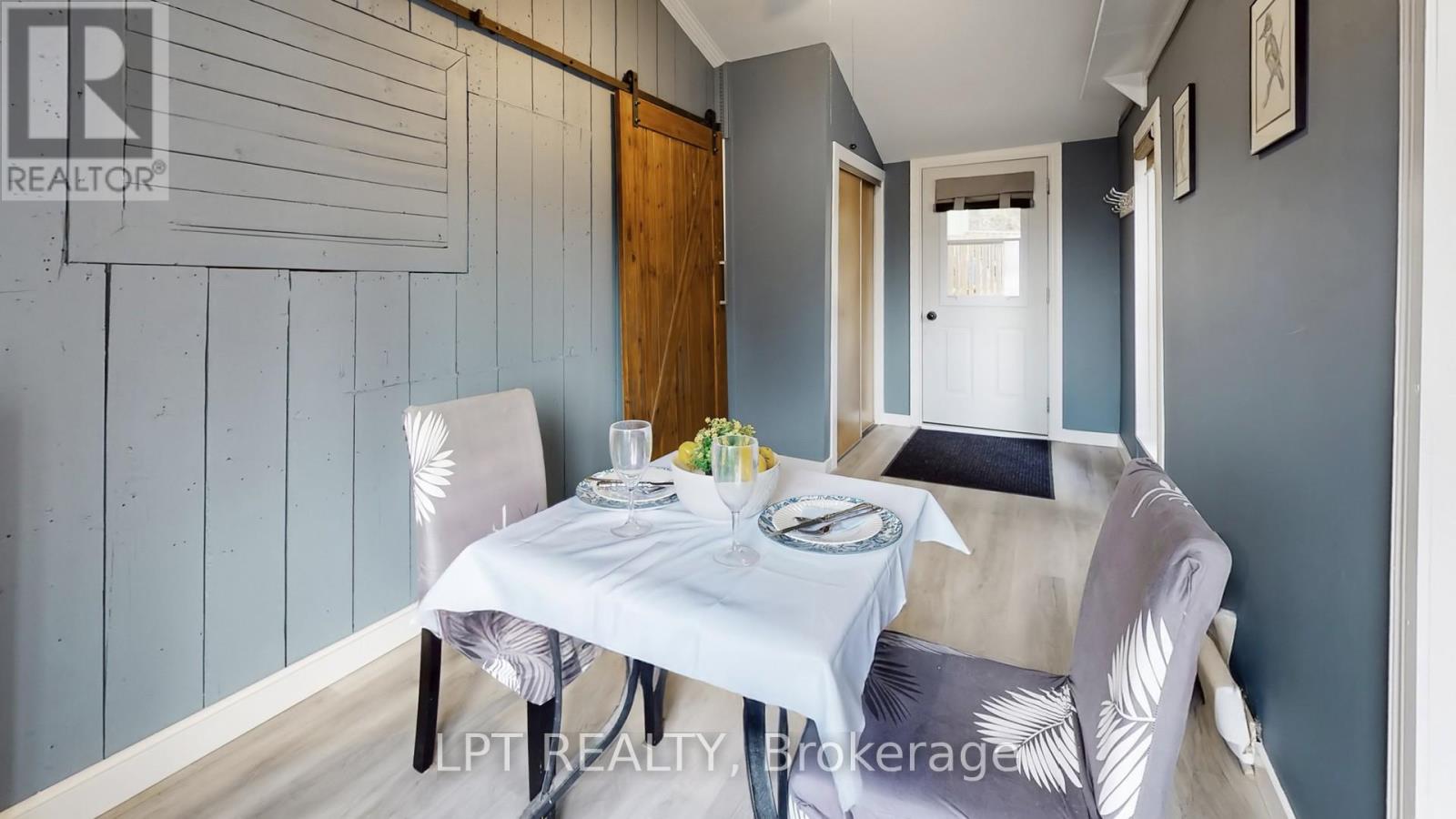5137 - 5135 HALSTEAD BEACH ROAD - 5