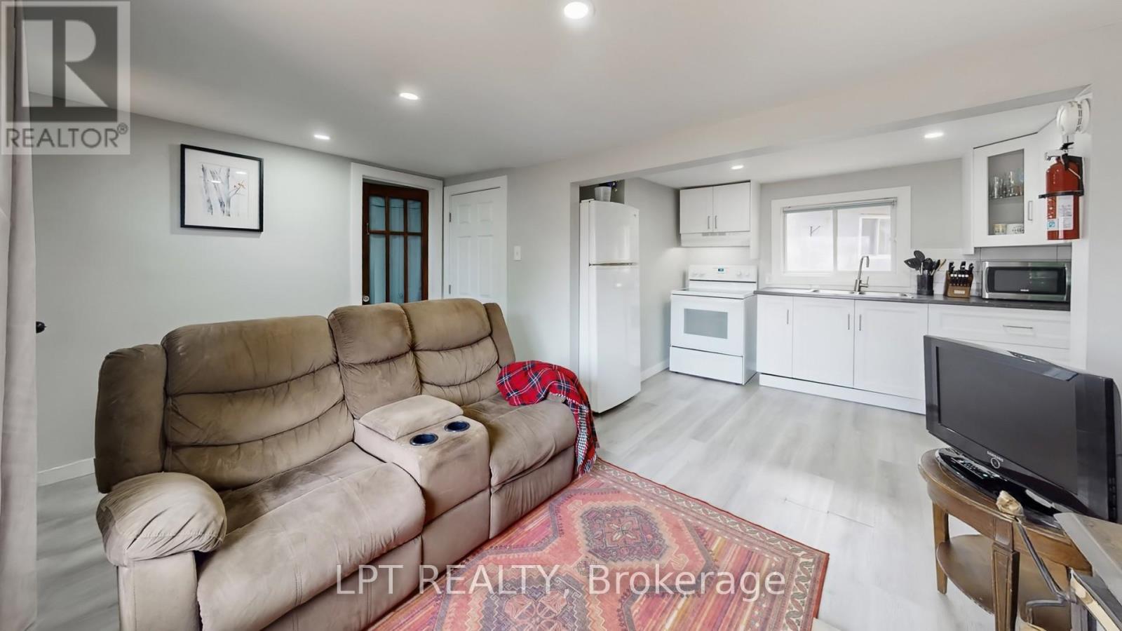 5137 - 5135 HALSTEAD BEACH ROAD - 6