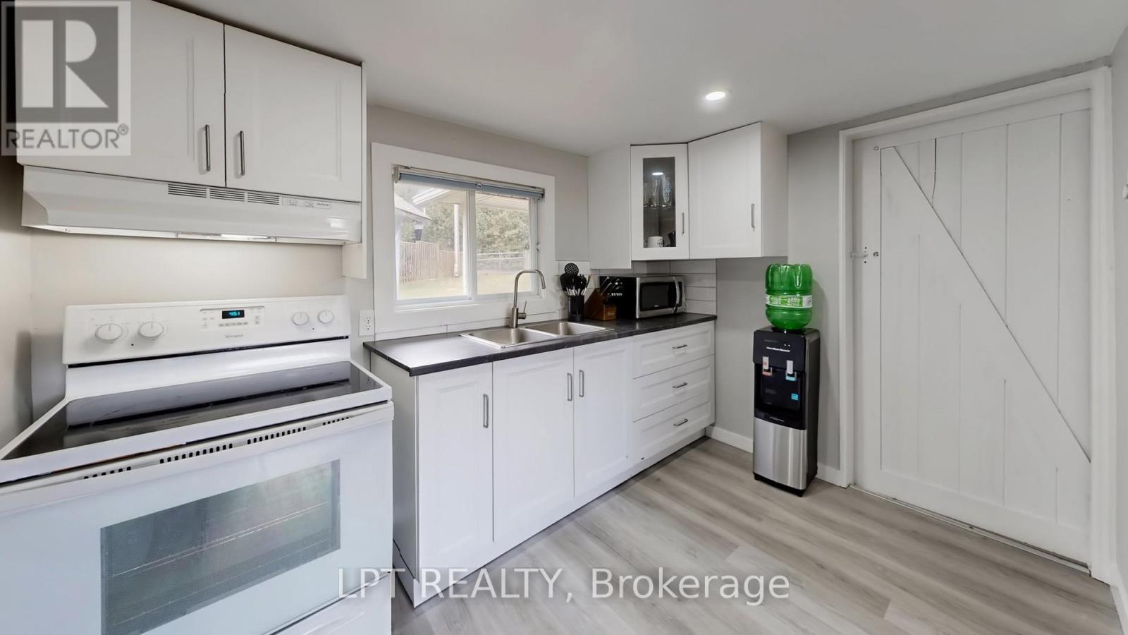 5137 - 5135 HALSTEAD BEACH ROAD - 9