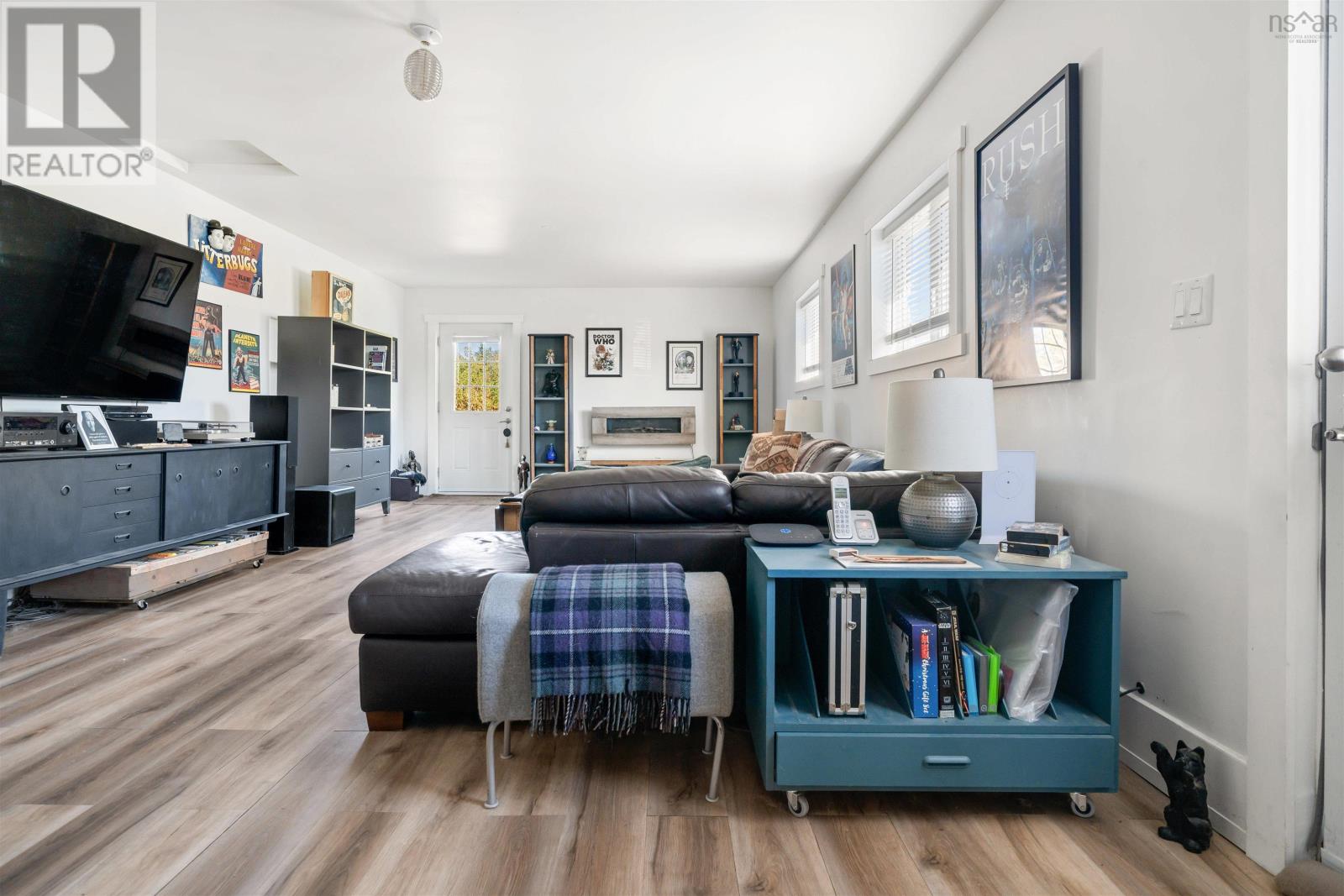 Property 18 of 49 of 51 BLACK Street