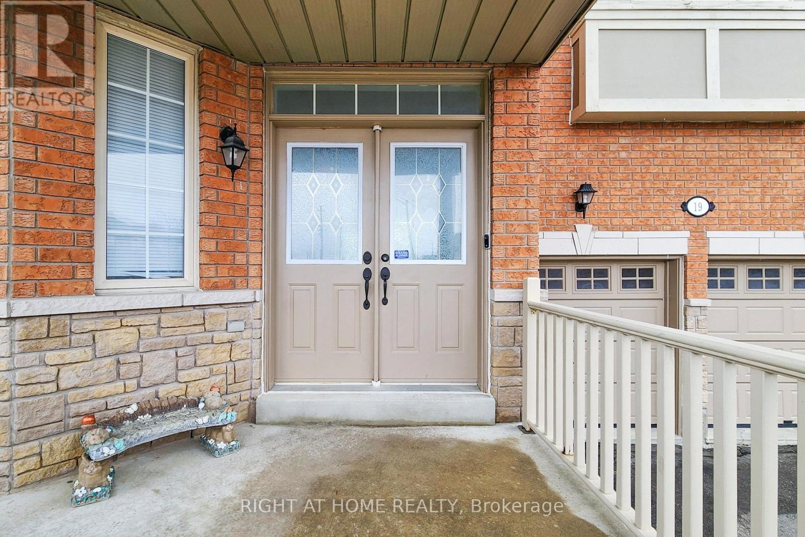 19 ROBERT GRUNDY ROAD - 3