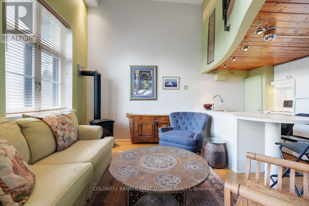 #405 589 RIDEAU STREET - 10