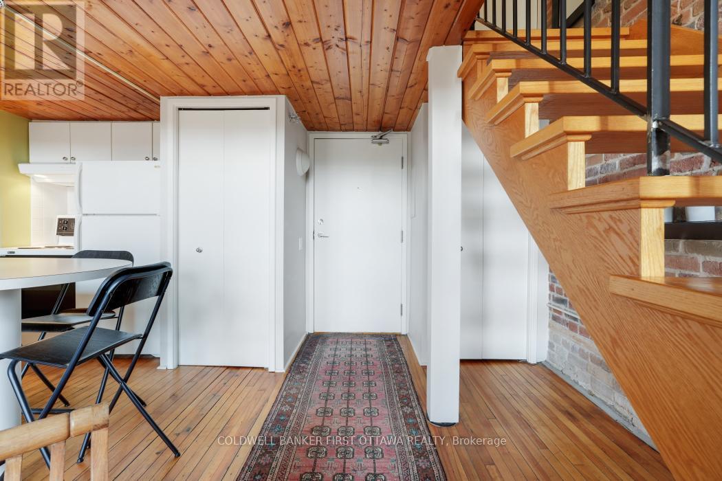 #405 589 RIDEAU STREET - 17