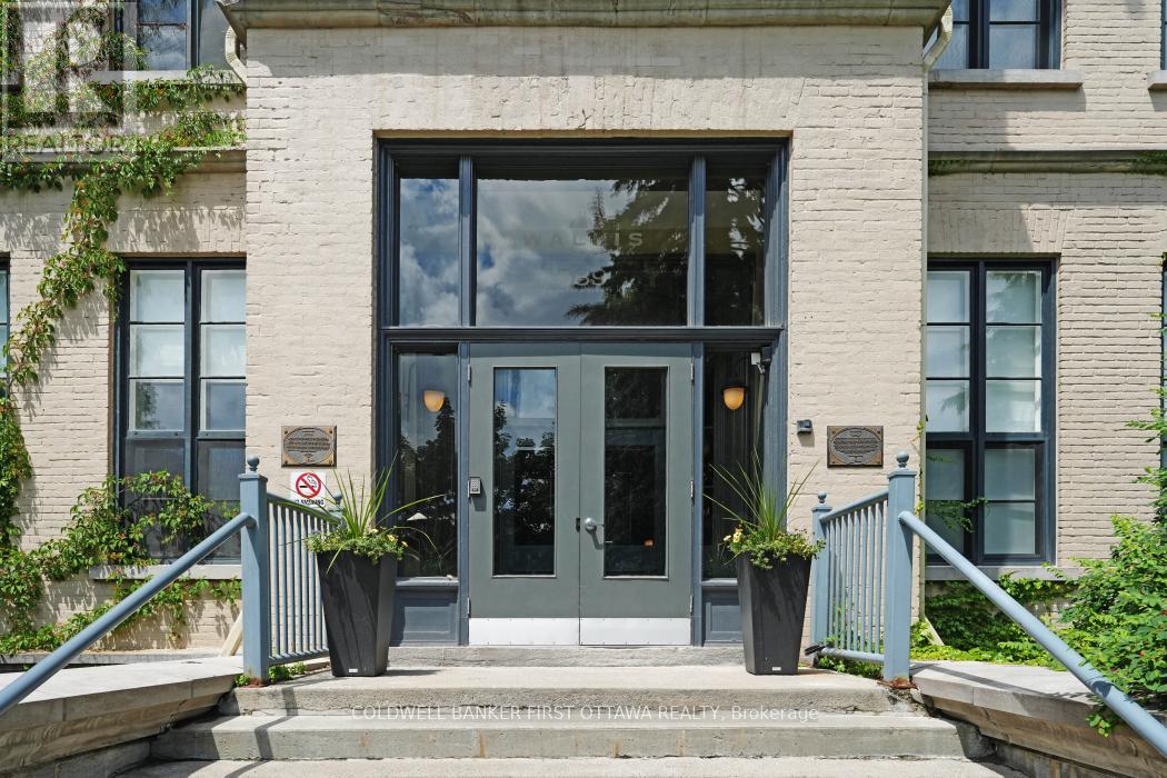 #405 589 RIDEAU STREET - 3