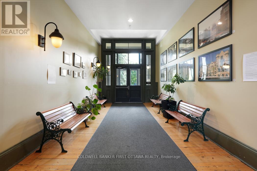 #405 589 RIDEAU STREET - 4