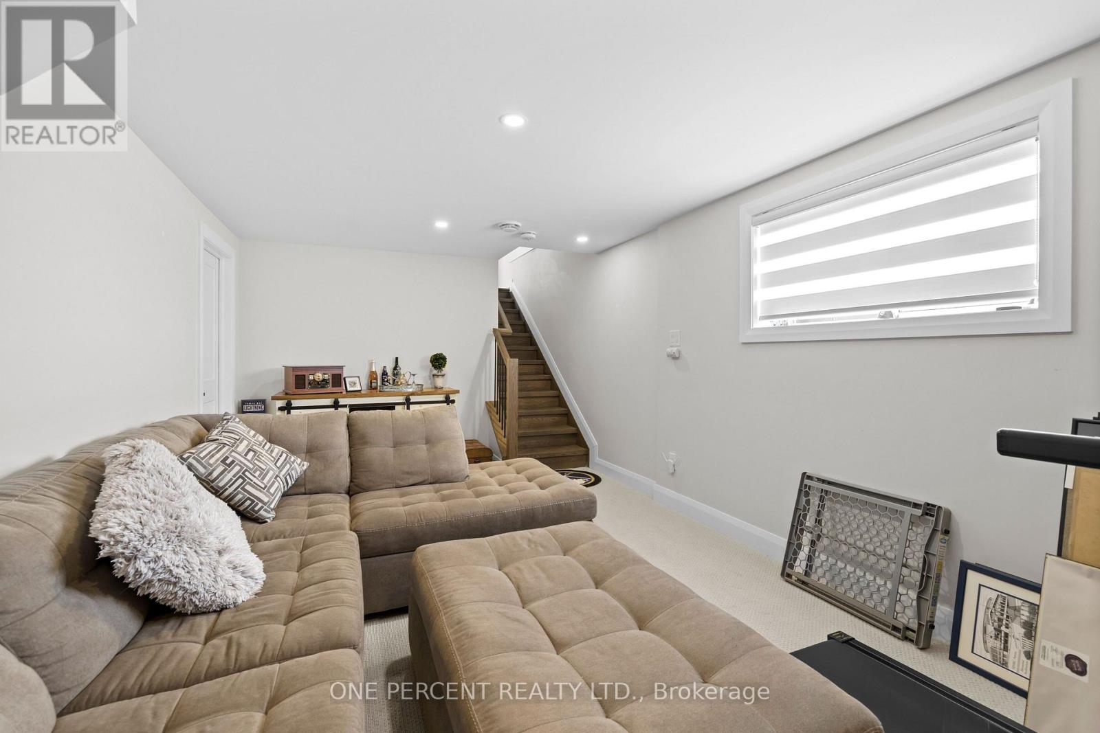 238 BRISTOL CRESCENT — photo 34