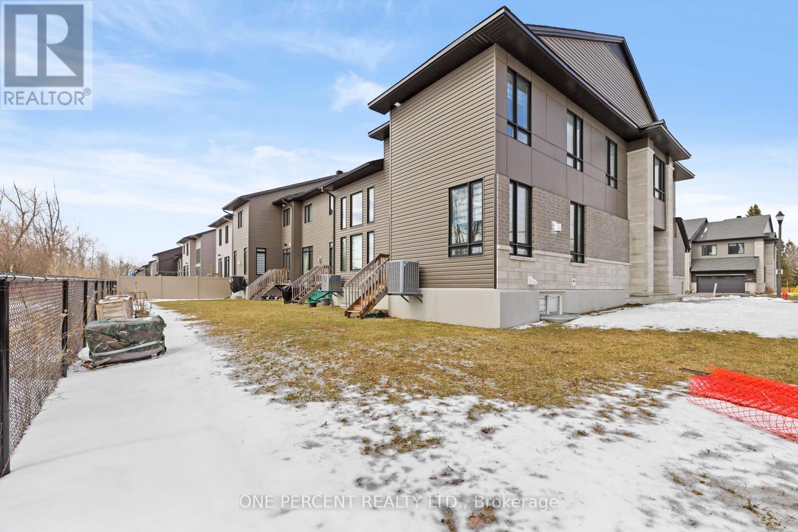 238 BRISTOL CRESCENT — photo 35