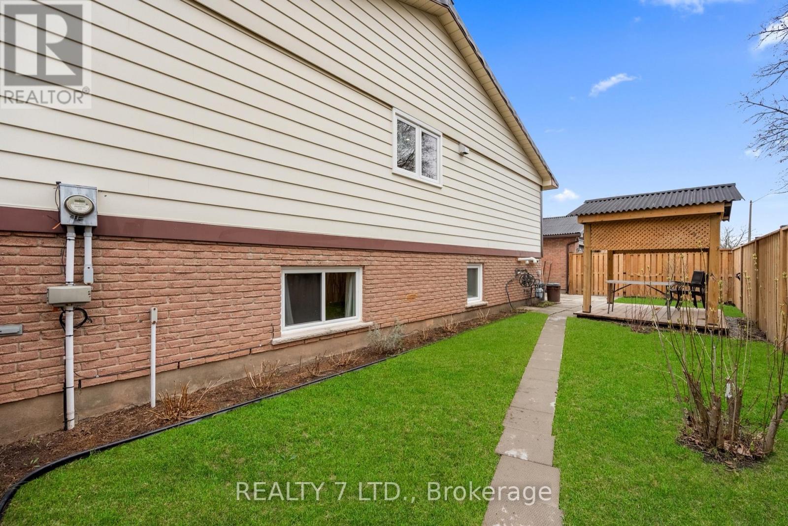6479 BURWOOD AVENUE - 24