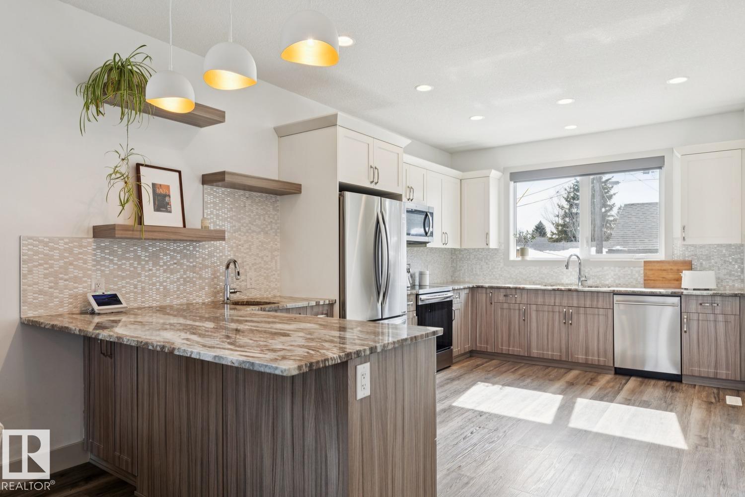 3813 111 AV NW, Edmonton