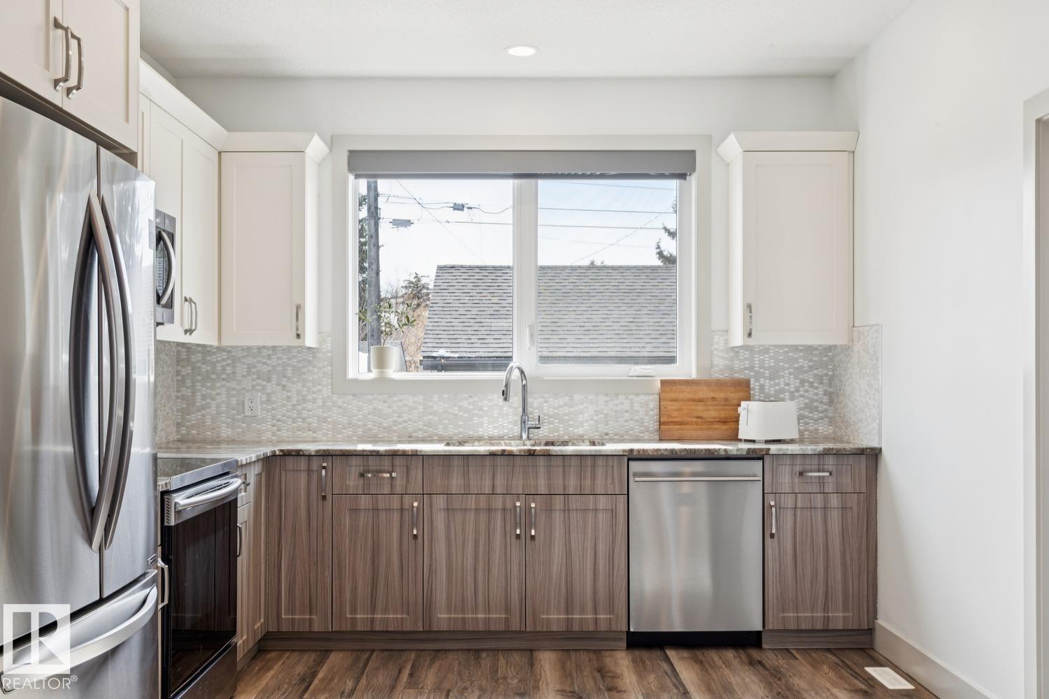 3813 111 AV NW, Edmonton