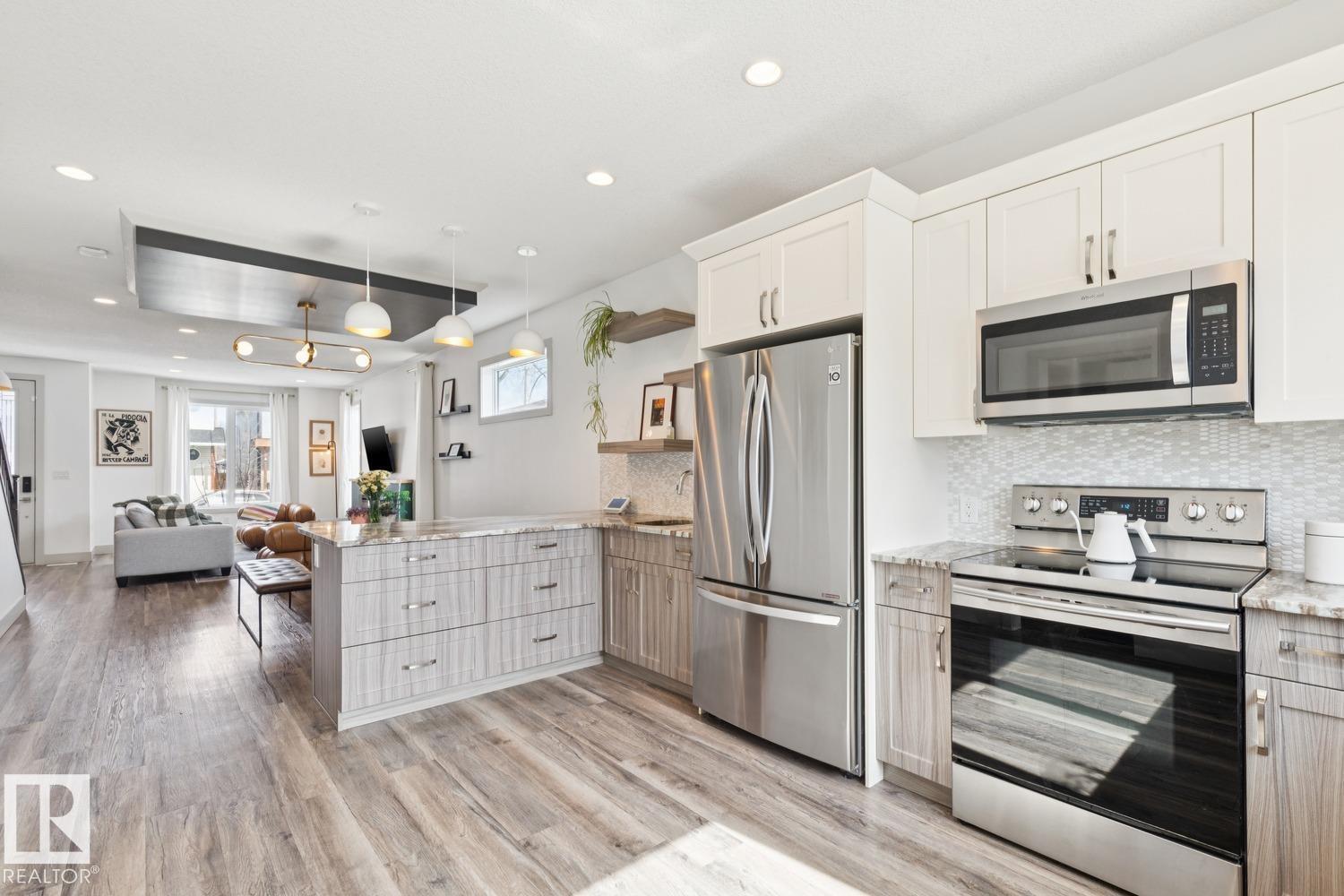 3813 111 AV NW, Edmonton