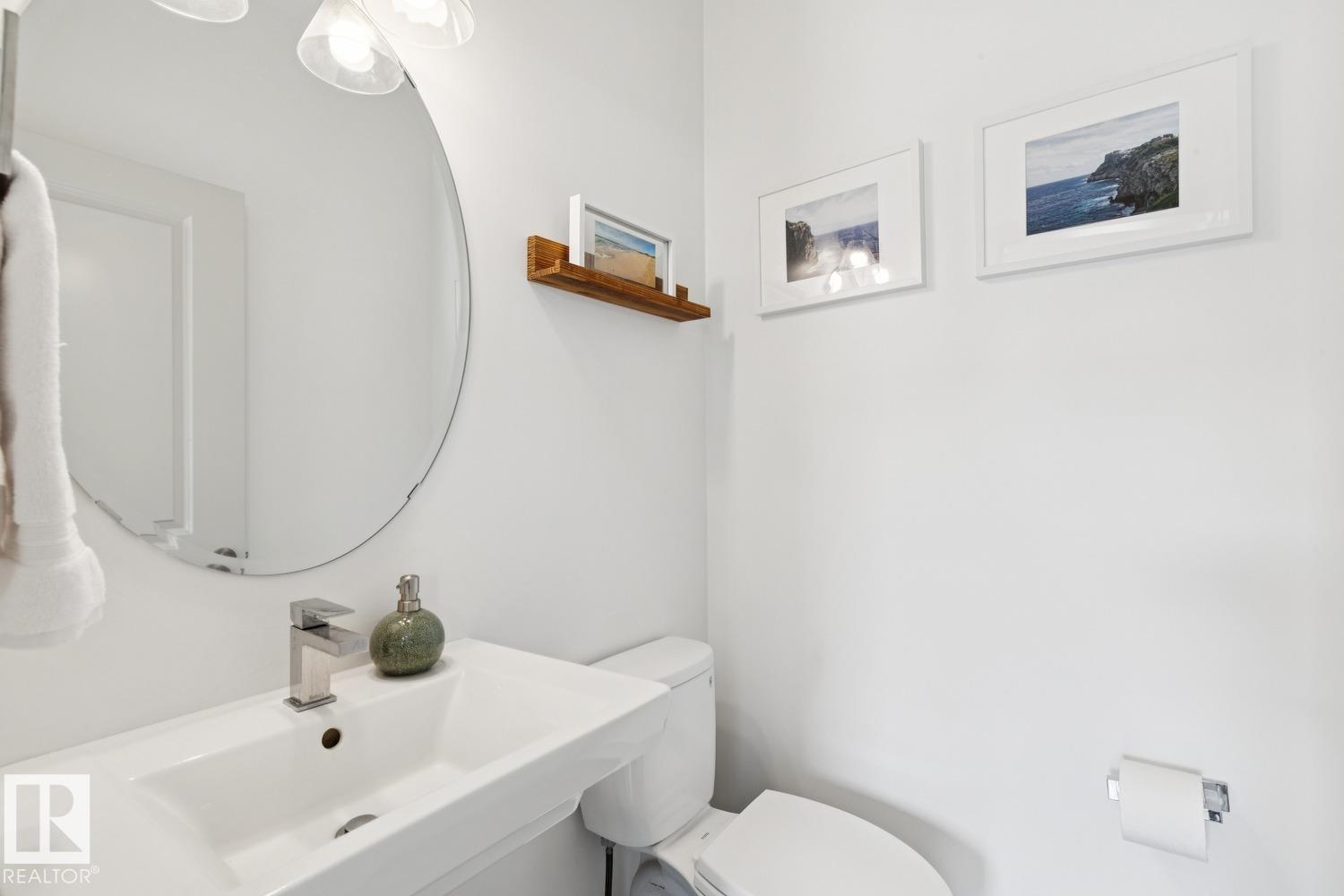 3813 111 AV NW, Edmonton