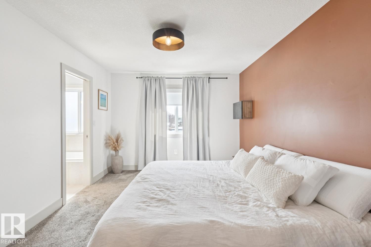 3813 111 AV NW, Edmonton