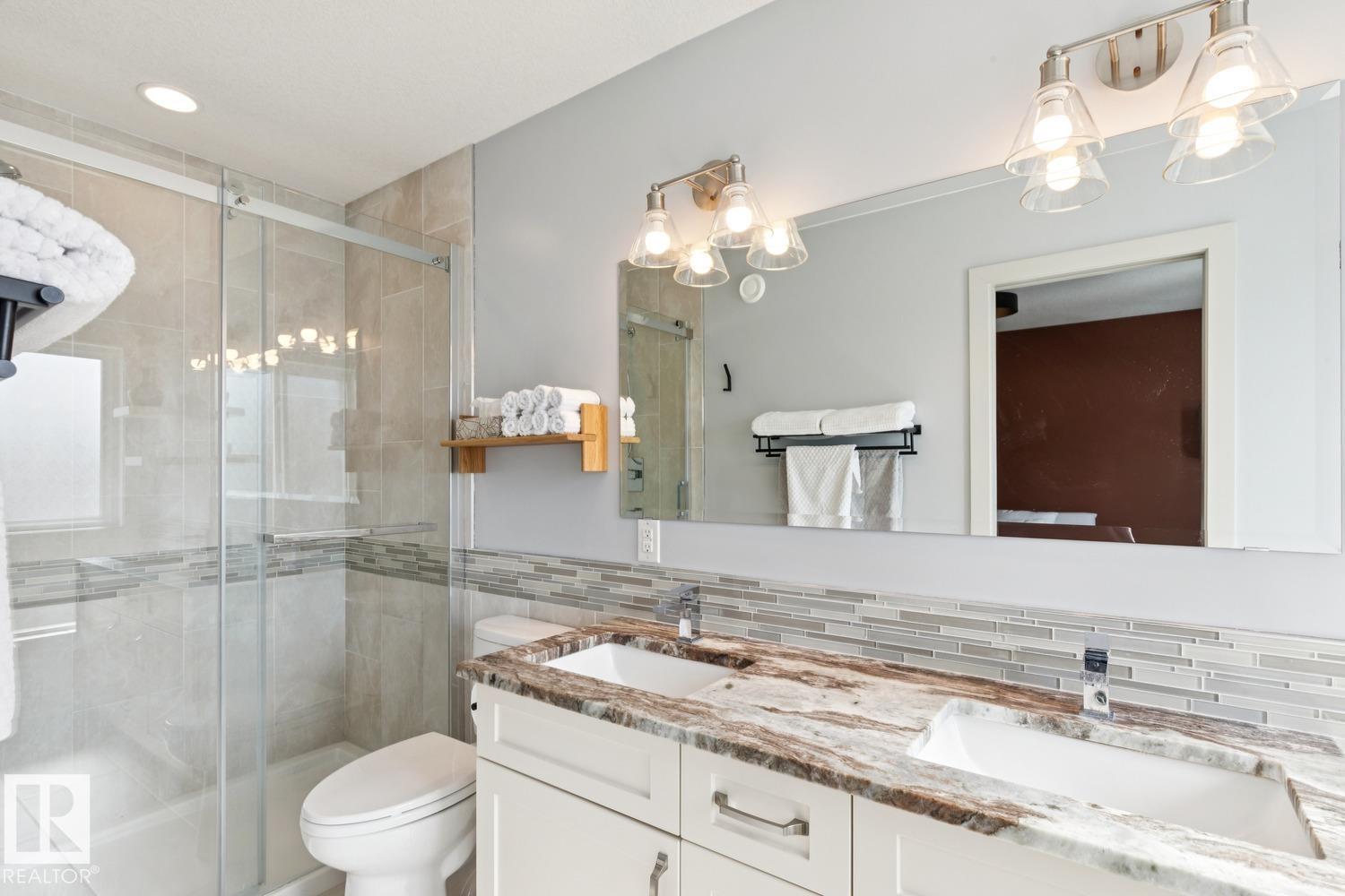 3813 111 AV NW, Edmonton