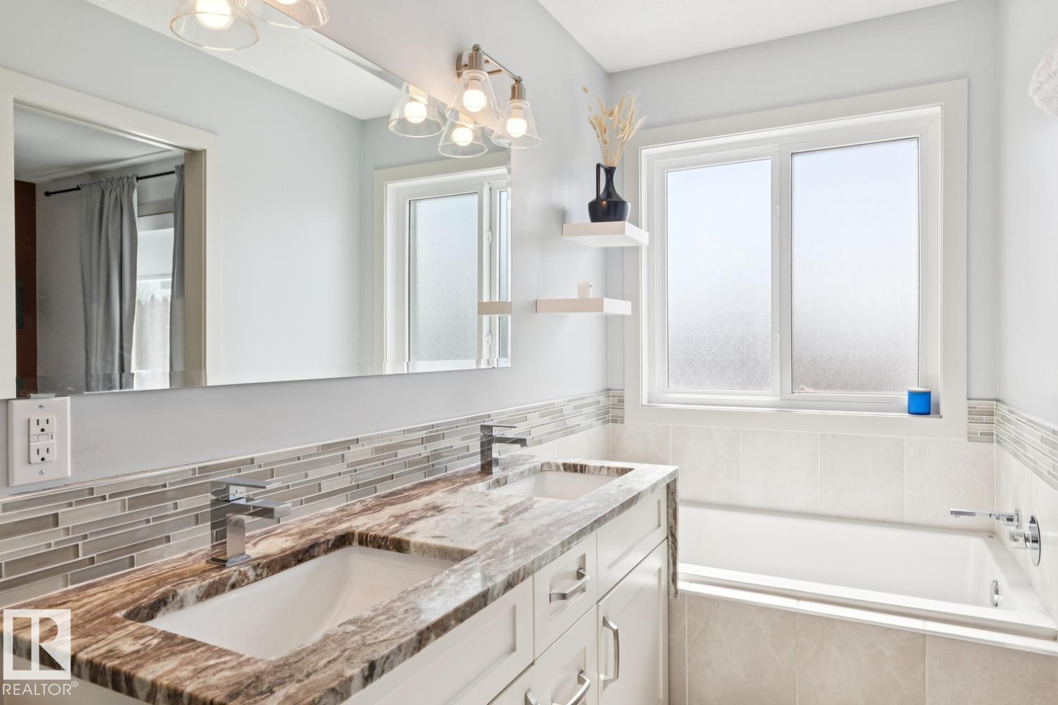 3813 111 AV NW, Edmonton