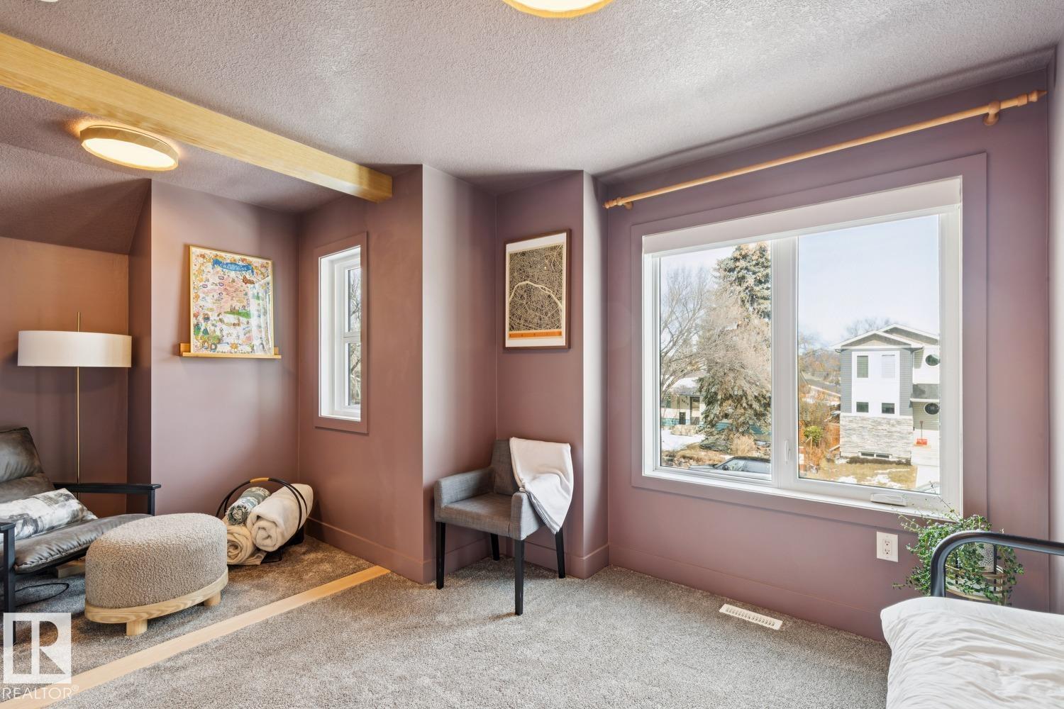 3813 111 AV NW, Edmonton