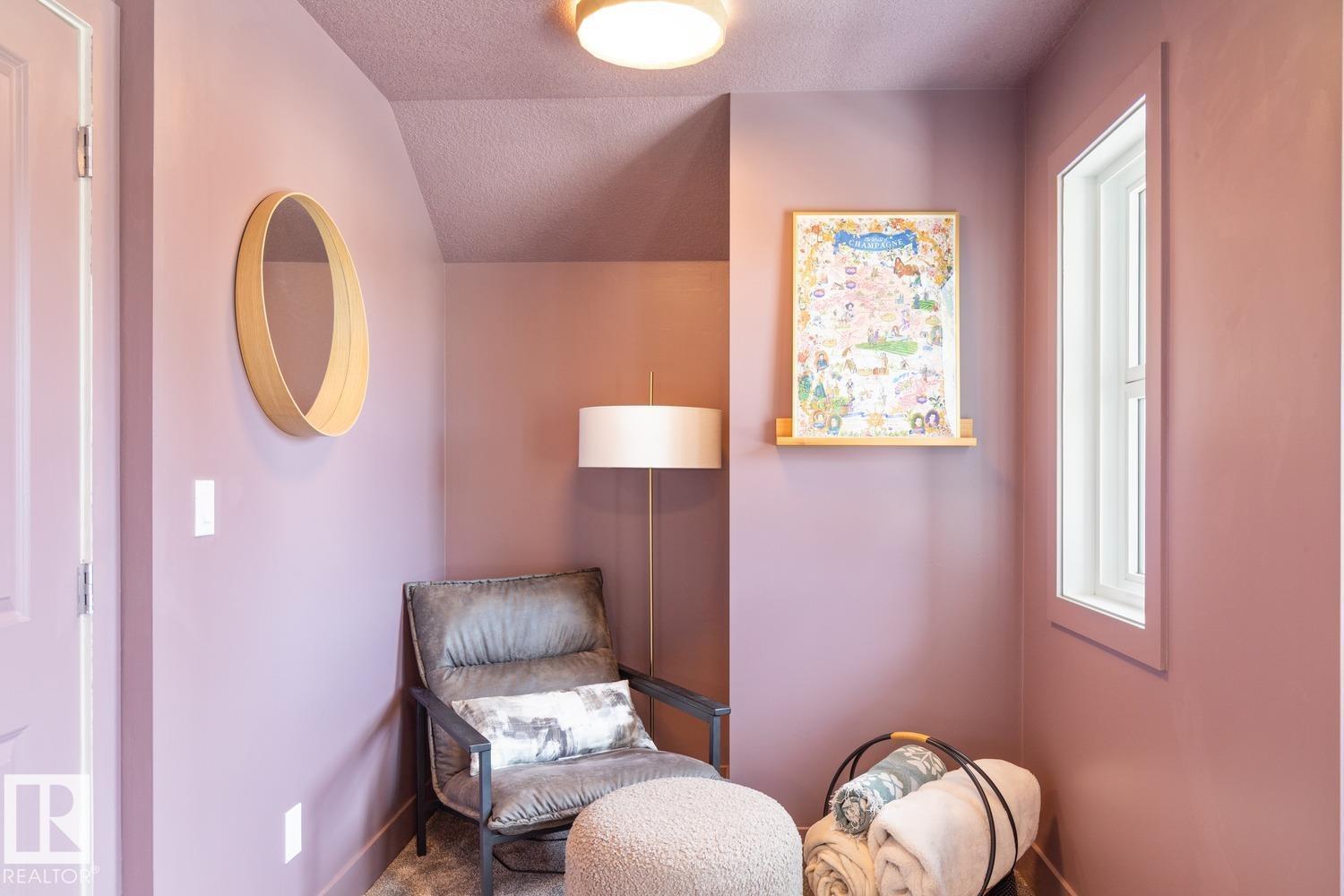 3813 111 AV NW, Edmonton