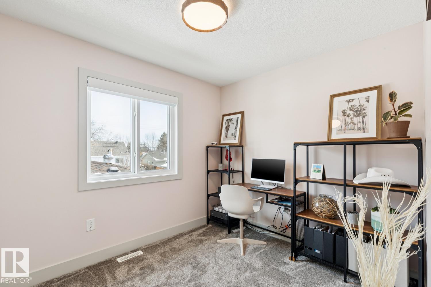 3813 111 AV NW, Edmonton