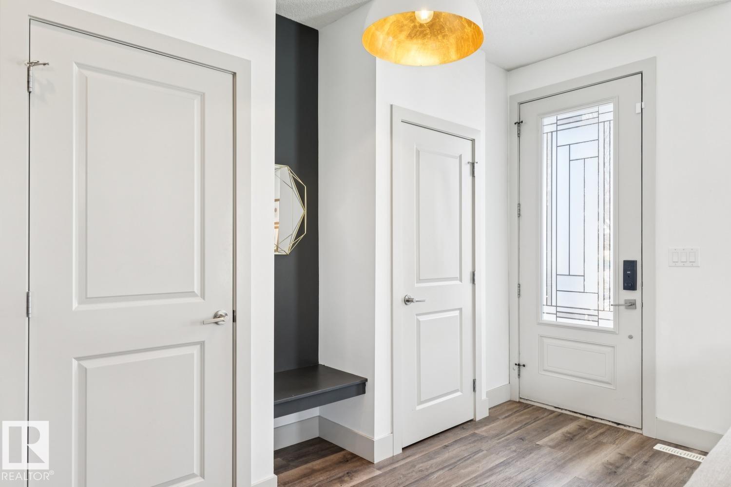 3813 111 AV NW, Edmonton