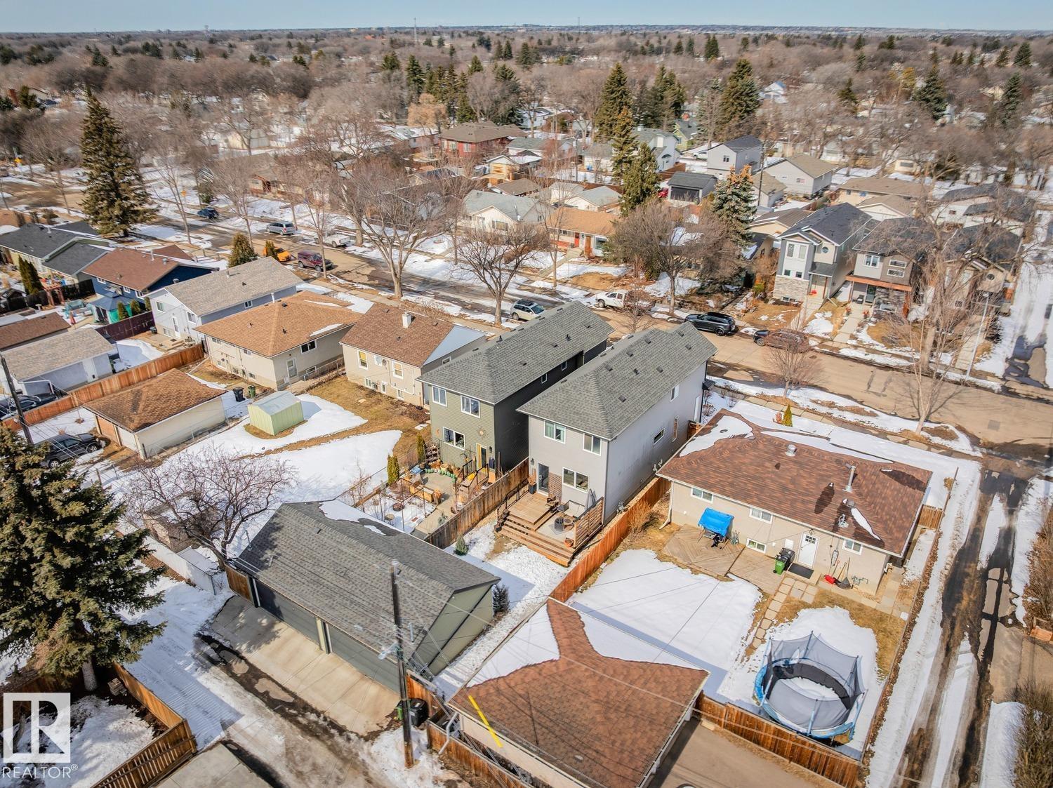 3813 111 AV NW, Edmonton