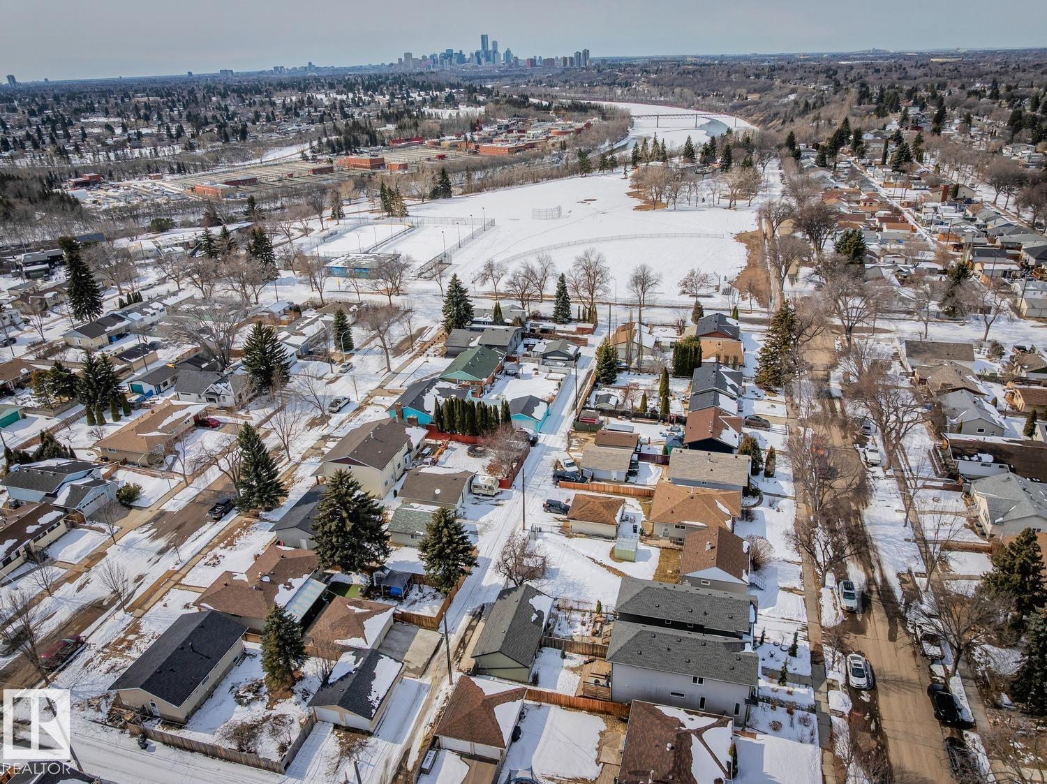 3813 111 AV NW, Edmonton